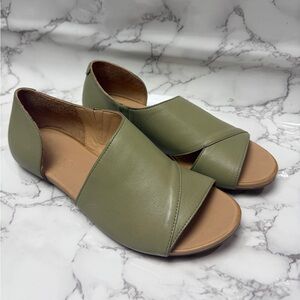 Women's Bueno Kylie Moss Olive Green Flats EU 39